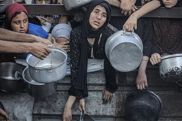 په غزه کې د لوږې خطرناکه څپه؛ تېرو ۲۴ ساعتونو کې ۹ کسان مړه شول