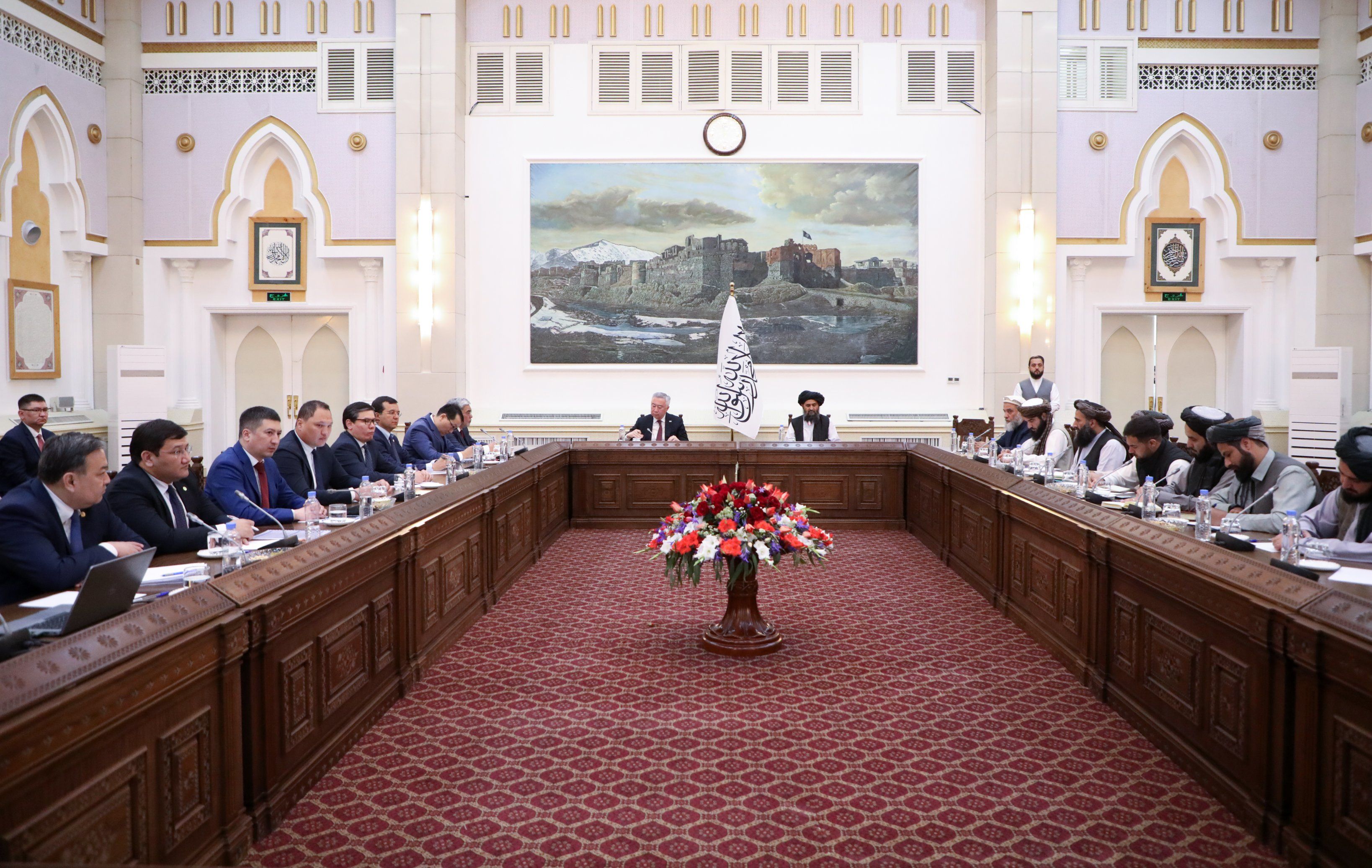 طالبان: ملا برادر او د قزاقستان مرستیال لومړی وزیر د نوې پټلۍ پر غځولو وغږېدل