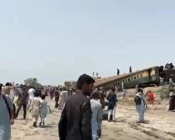 د پاکستان په سند ایالت کې د اورګاډي چپه کېدلو پېښه کې ۳۰ کسان ووژل او تر ۸۰ ډېر ټپیان شول