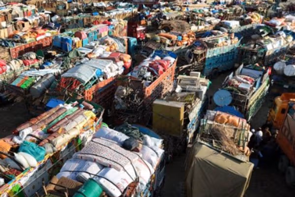 طالبان وایي له دې وروسته پاکستاني لارۍ تر عمري کمپ پورې د افغان کډوالو د لېږد اجازه لري