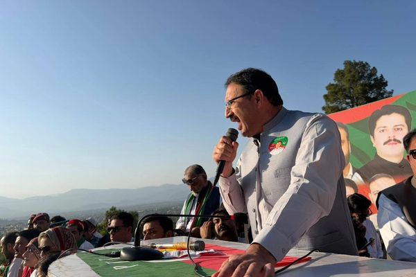 د پاکستان تحریک انصاف ادعا کړې چې ګلګت کې یې د خيبرپښتونخوا مشر او پارلماني غړي نيول شوي