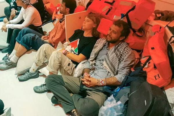 اسرائیل گرتا تونبرگ و دهها فعال بینالمللی بازداشتشده را اخراج میکند