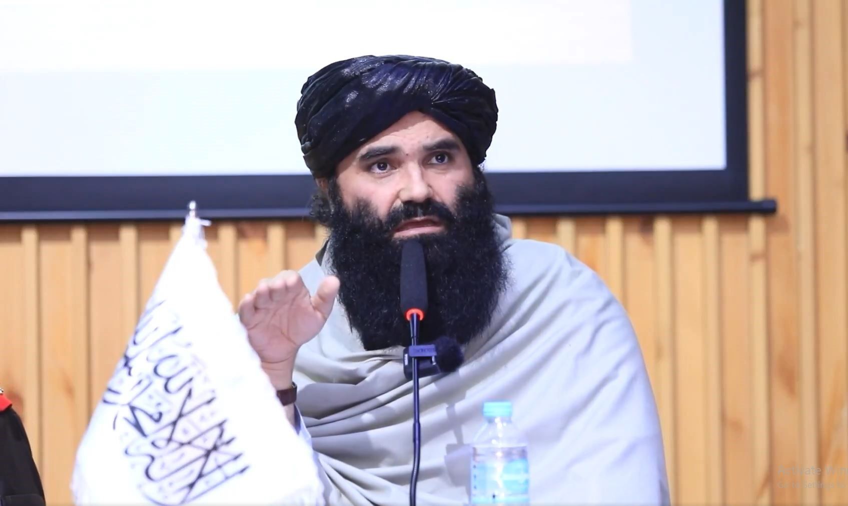 سراج‌الدین حقاني: د سیمې او نړۍ امنیت نېغ په نېغه د افغانستان له امنیت سره تړلی دی