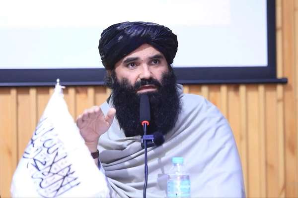 سراجالدین حقاني: د سیمې او نړۍ امنیت نېغ په نېغه د افغانستان له امنیت سره تړلی دی