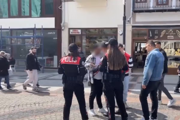 د ترکيې پولیسو ۵۷ افغان پناهغوښتونکي نیولي دي