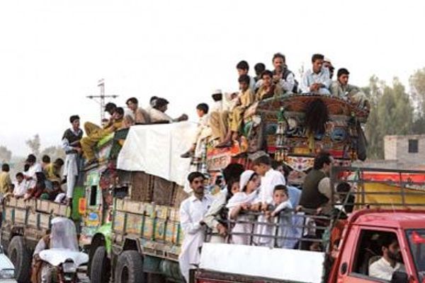 د خیبرپښتونخوا په تېرا سیمه کې د ناامنۍ له امله په زرګونه کورنۍ بېځایه شوې دي