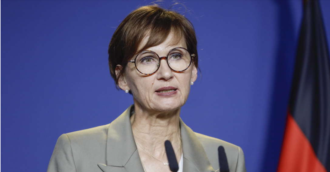 وزیر آموزش آلمان از زنان ایران و افغانستان اعلام حمایت کرد