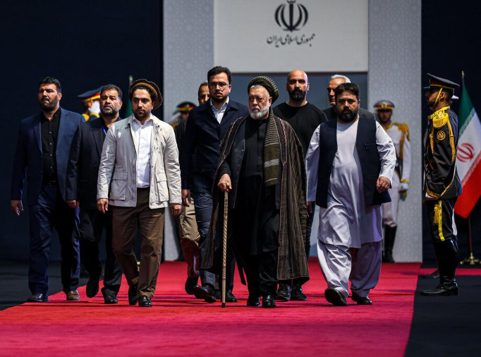 ایران د افغانستان مخالفې سیاسي ډلې څنګه مدیریتوي؟