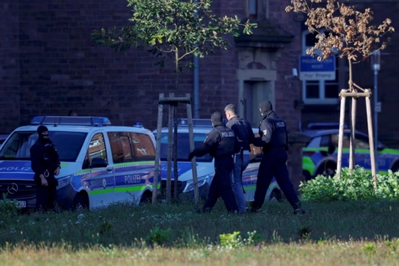 په جرمني کې یو ځل بیا یوه افغان درې کسان په چاقو وهلي او ټپیان کړي دي