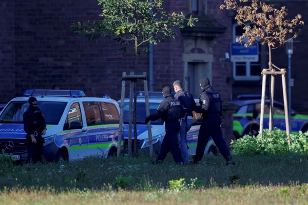 په جرمني کې یو ځل بیا یوه افغان درې کسان په چاقو وهلي او ټپیان کړي دي