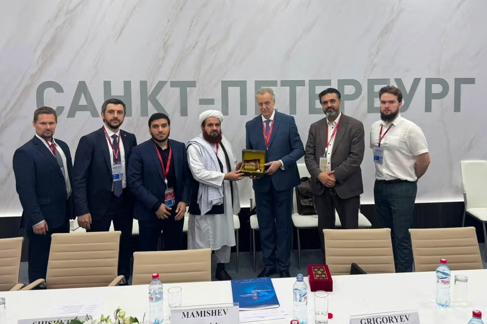 سفير طالبان يبحث مع نائب رئيس الوزراء الروسي توسيع التعاون الاقتصادي