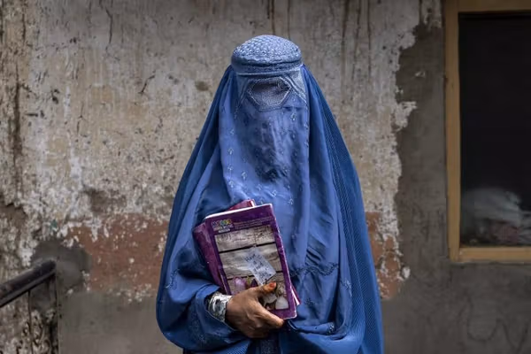 د ښځو غږ غورځنګ: له زده کړو څخه د نجونو محرومول د افغانستان راتلونکی ګواښي