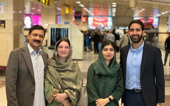 ترویج و تقویت آموزش دختران در پاکستان؛ ملاله یوسفزی و پدرش وارد لاهور شدند