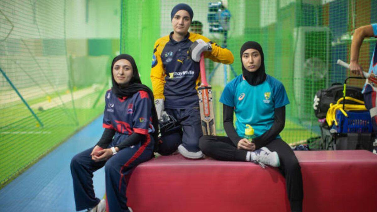 بازیکنان تیم ملی کریکت زنان افغانستان پس از سه سال به میدان باز می‌گردند