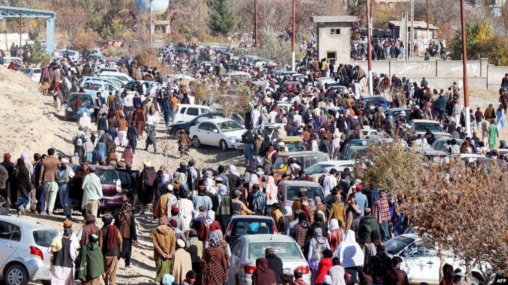 طالبانو په خوست، غور او بلخ ولایتونو کې درې ښځې او ۷ نارینه د خلکو پر وړاندې په دورو وهلي