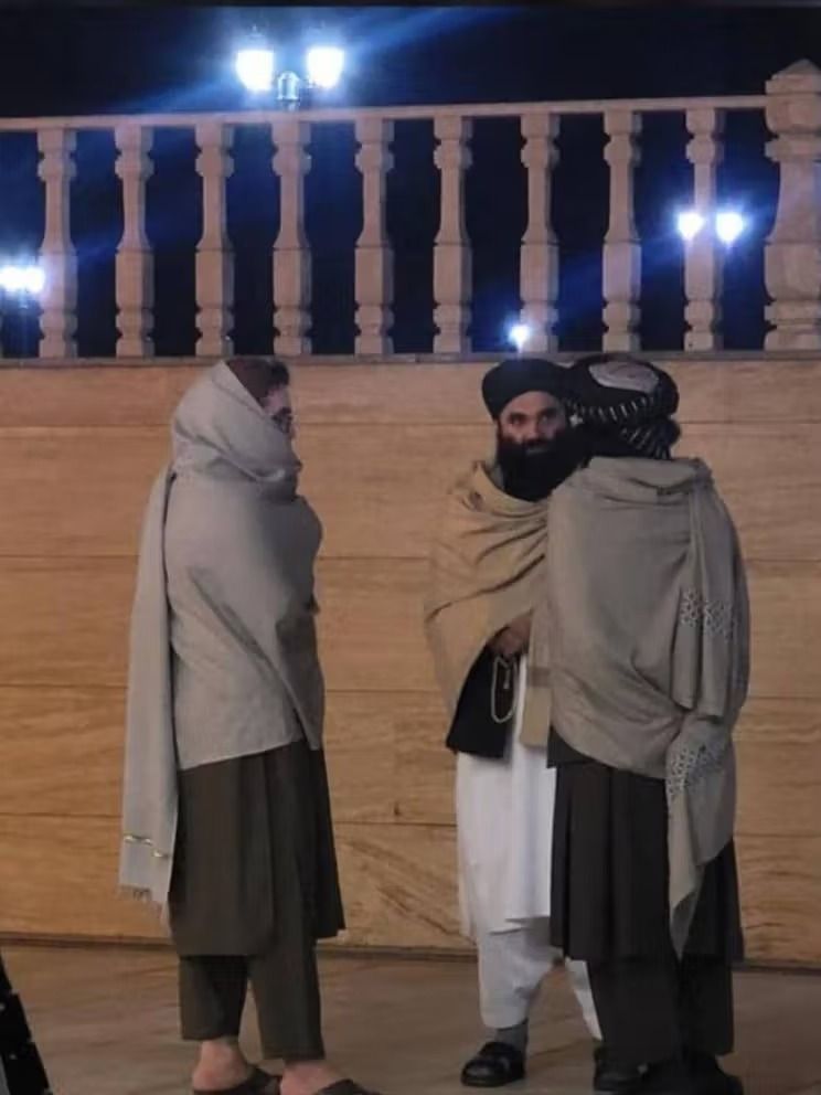 د حقاني له استعفا وروسته د نوموړي پلویانو د هغه او د یعقوب مجاهد انځور خپور کړ