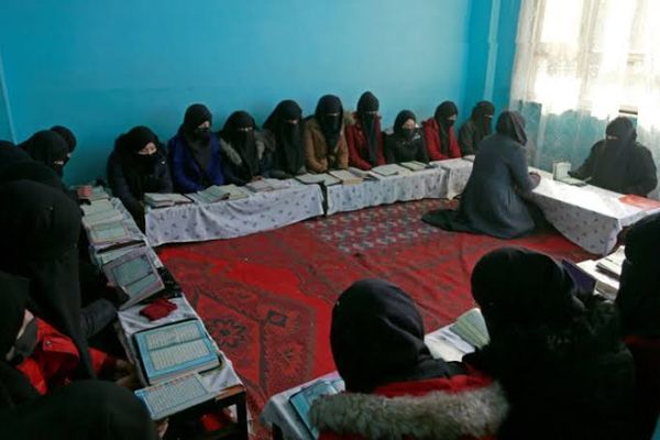 د نجونو پر زدهکړو طالباني بندیز؛ اوس مدرسو د ښوونځیو او پوهنځیو ځای نیولی