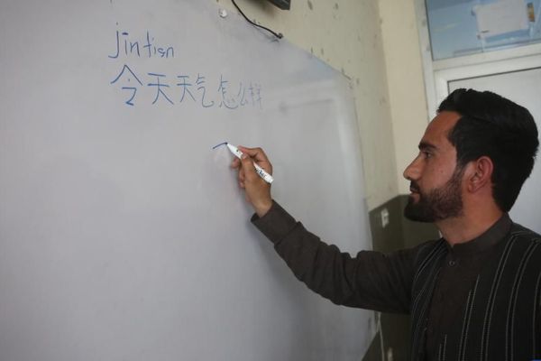 په ننګرهار کې ۵۰ تنه ځوانان د چینايي ژبې په زده کړه بوخت دي