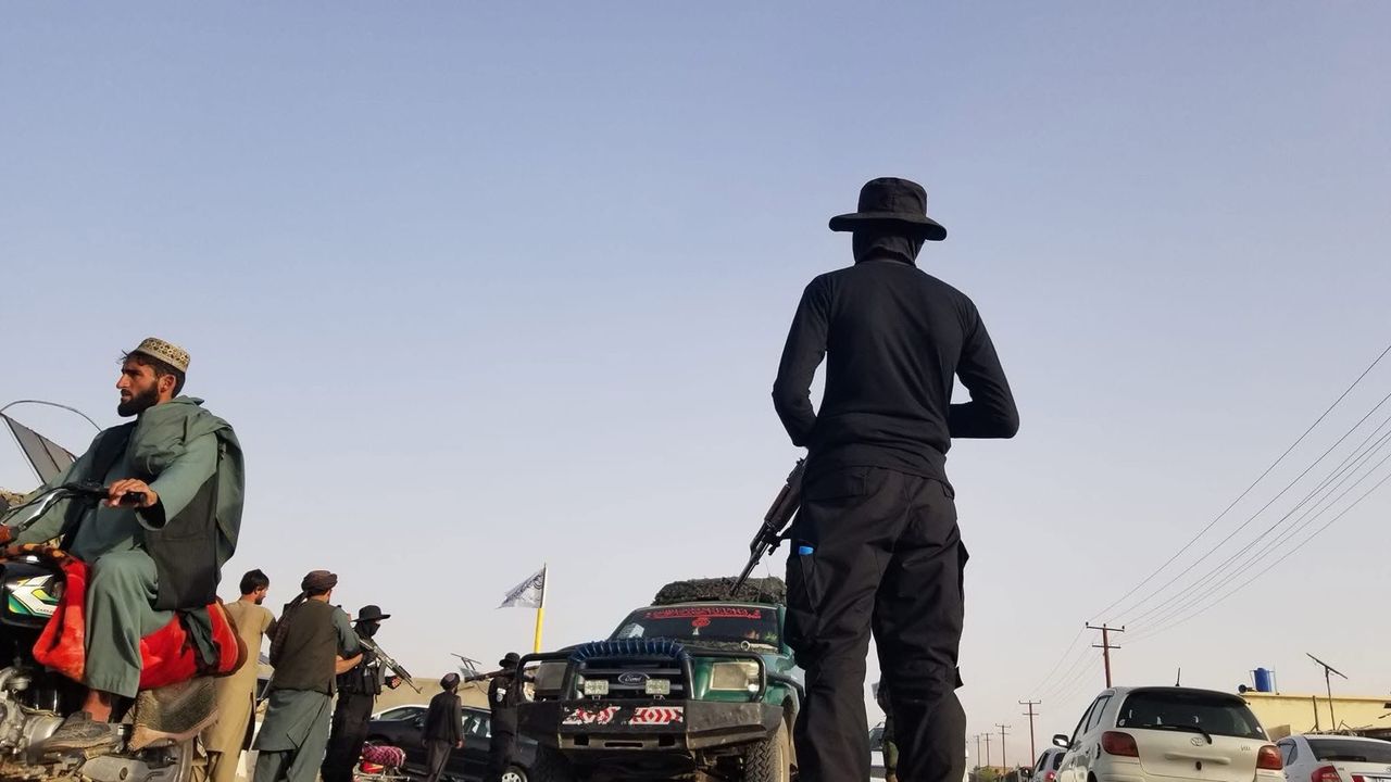طالبانو په کندهار ښار کې د دوو وسله والو غلو د وژلو خبر ور کړی