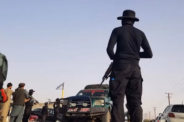 طالبانو په کندهار ښار کې د دوو وسله والو غلو د وژلو خبر ور کړی