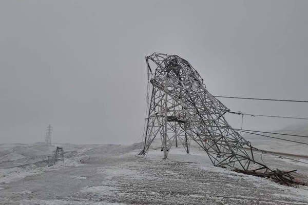 طالبان تعلن انقطاع الكهرباء القادمة من تركمانستان إلى هرات