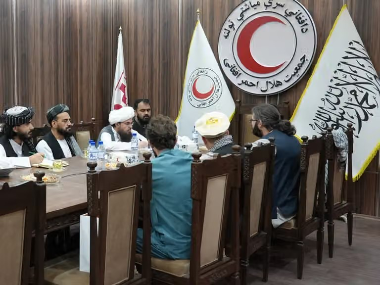 طالبان تطلب زيادة المساعدات الإنسانية من الصليب الأحمر الروسي