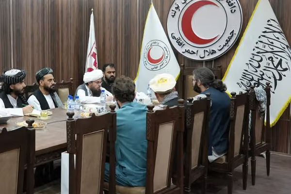 طالبان تطلب زيادة المساعدات الإنسانية من الصليب الأحمر الروسي