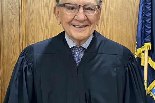 فرانك كابريو، القاضي المحبوب على وسائل التواصل الاجتماعي، توفي عن عمر يناهز 88 عاماً