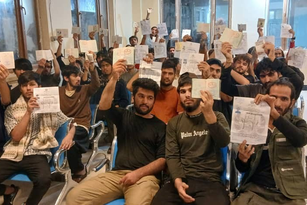 د پاکستان او عراق له زندانونو تر ۵۰۰ زیات افغانان خوشې شول