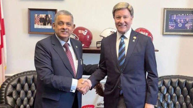 د پاکستان سفیر: په افغانستان کې پاتې شوې امریکایي وسلې د پاکستان پر ضد کارول کېږي