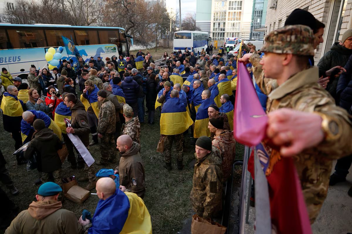 د ټرمپ او پوتین له ټیلیفوني خبرو وروسته روسیې او اوکراین ۱۷۵ بندیان تبادله کړل