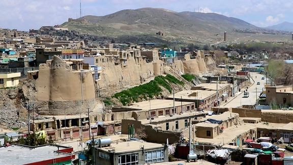 طالبان وايي، په غزنې کې دوه کسان د «بد اخلاقۍ» په تور په دورو وهلي