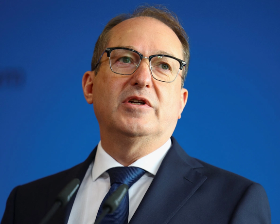 د جرمني د کورنیو چارو وزیر: نور اروپایي هېوادونه هم غواړي افغانستان ته کسان وشړي