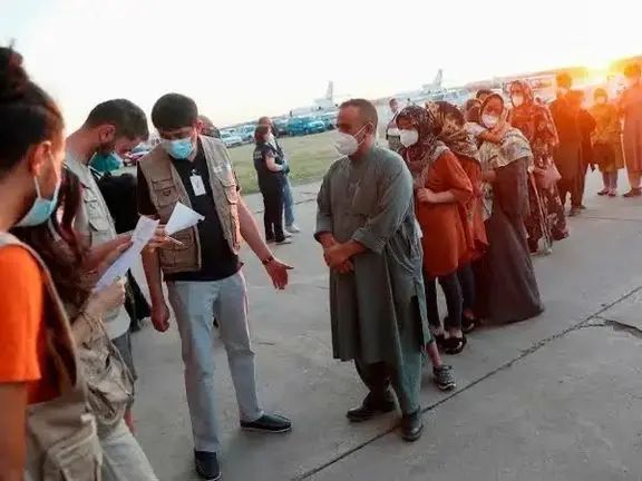 مرد امریکایی به اتهام دریافت پول از افغانها در برنامه ویزای ویژه مهاجرت بازداشت شد