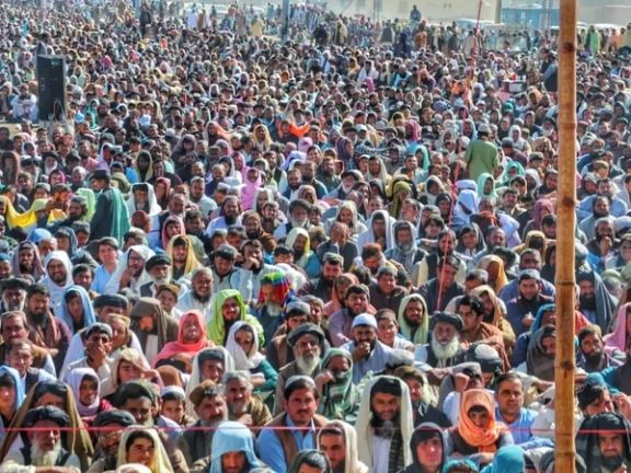 نيويارک ټايمز: د پاکستان محدودیتونو په چمن کې د زرګونو خلکو ژوند او کار اغېزمن کړی دی