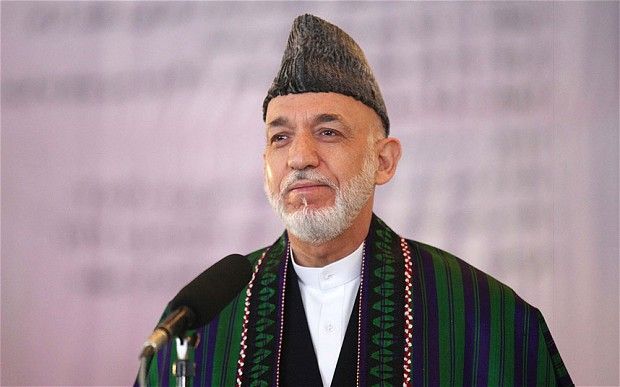 حامد کرزی: د افغان نجونو لپاره دې د زده‌کړو فرصتونه په هېواد دننه برابر شي