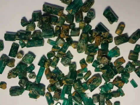 طالبانو د ۸۰ زره ډالرو په ارزښت د پنجشېر د درې زره قیراطه زمرود د پلور اعلان کړی