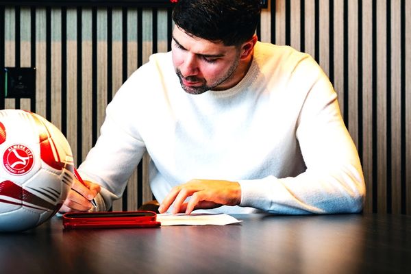 باشگاه آلمیره سیتی هالند انوش دستگیر را به عنوان سرمربی جدید معرفی کرد