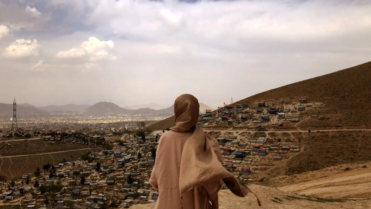 د طالبانو تر بندیزونو لاندې؛ افغان مېرمنو د «کابل پټ مطالعاتي کلب» په نوم یو فلم جوړ کړی