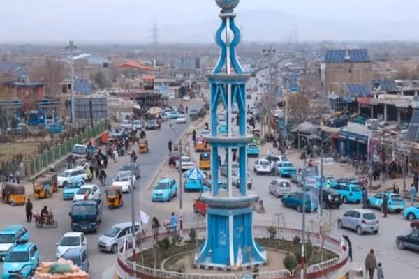 په لوګر کې د دوو ټرافیکي پېښو له امله ۱۳ کسان ټپيان شوي