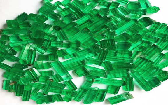 طالبان میگوید به ارزش بیش از دو میلیون دالر زمرد پنجشیر را فروخته است