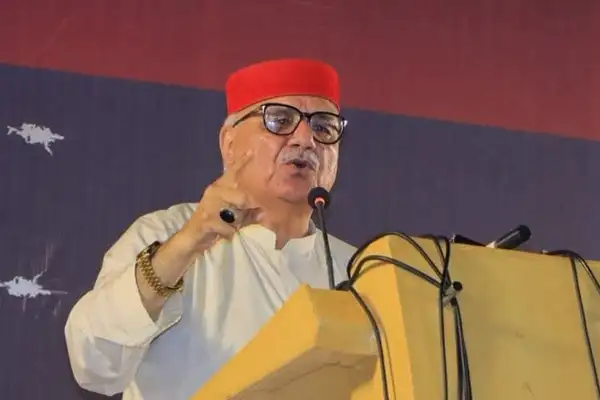 میا افتخار حسین: که پاکستان له هند سره جګړه درولی شي نو له افغانستان سره ولې نه؟