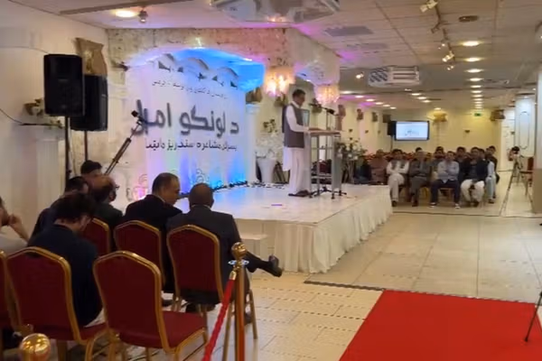 جلا وطنه وږمې؛ افغان فرهنګیانو په جرمني کې د لونګو امېل مشاعره او سندریز ماښام جوړ کړی