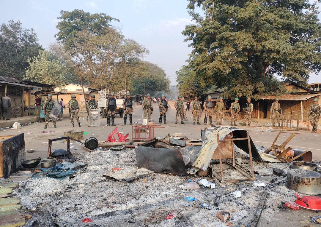 د هند په اسام ایالت کې د پولیسو او لاریونوالو ترمنځ نښته کې ۲ کسان وژل شوي