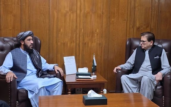 په اسلاماباد کې د طالبانو سفیر د پاکستان له ځانګړي استازي سره کتلي