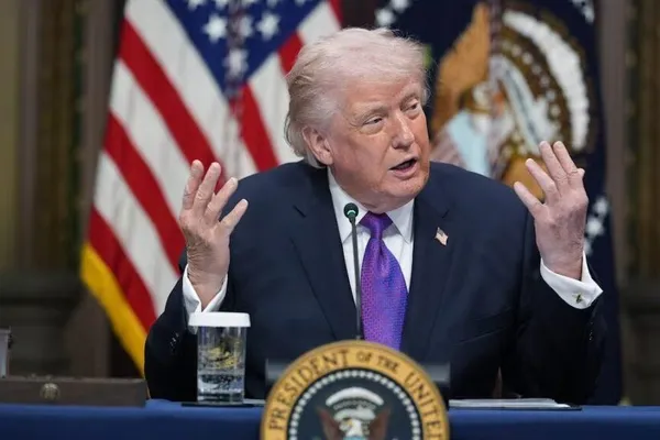 ټرمپ وایي د راتلوکو دوو اونیو لپاره یې پر ایران بریدونه وځنډول