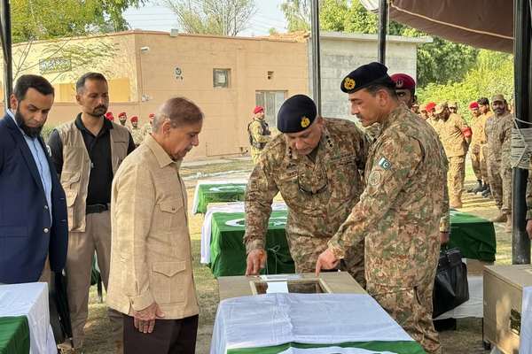 شهباز شریف وایي افغانستان دې د ترهګرو او پاکستان ترمنځ یو انتخاب کړي