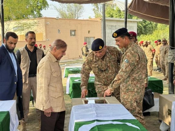 شهباز شریف وایي افغانستان دې د ترهګرو او پاکستان ترمنځ یو انتخاب کړي