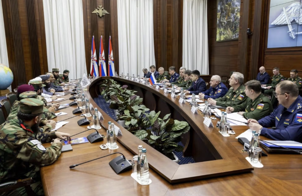 مسؤولون عسكريون روس وطالبان يبحثون التعاون الأمني