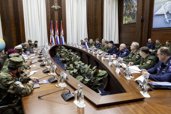 مسؤولون عسكريون روس وطالبان يبحثون التعاون الأمني